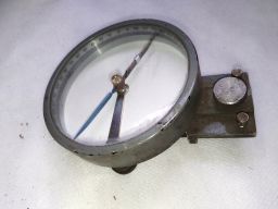 Stare urządzenie pomiarowe - kompas