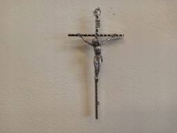 Krzyż wiszący metalowy gratisy tanio
